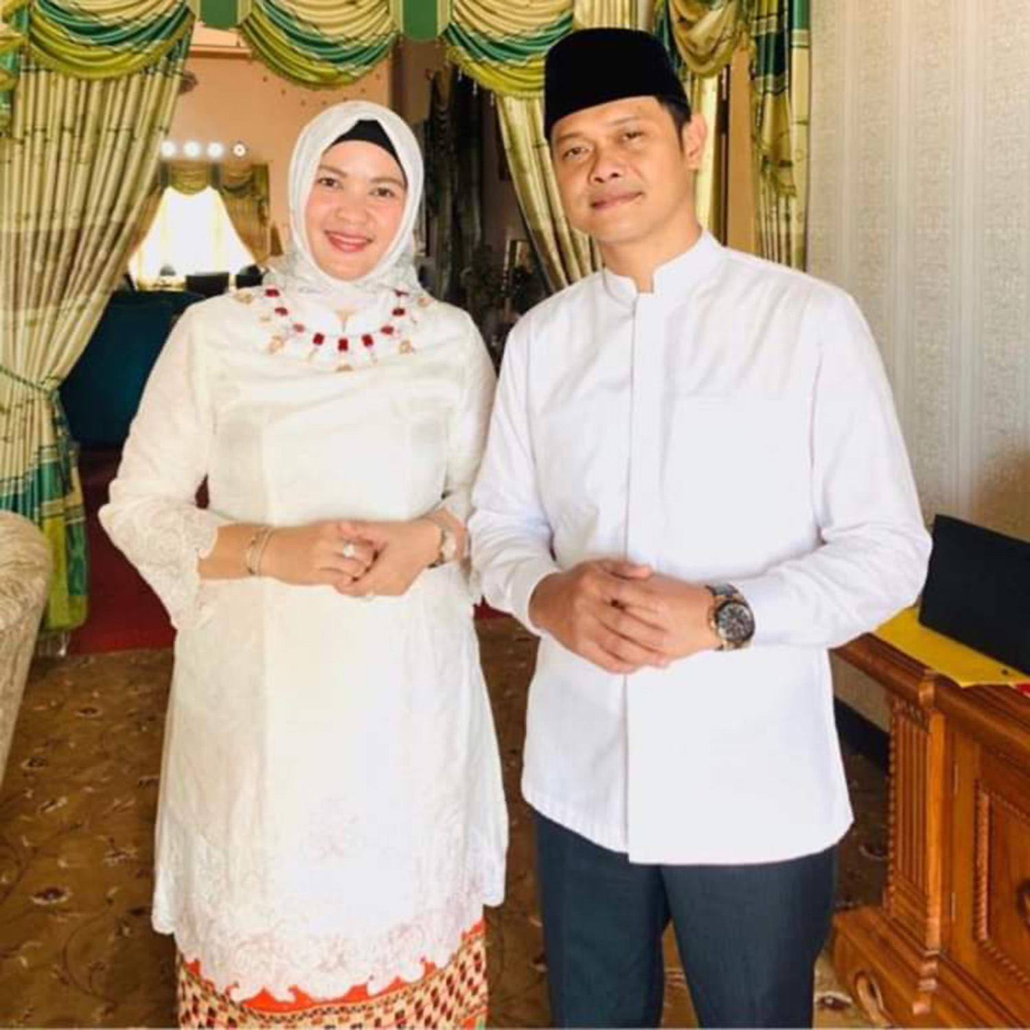 Hendra Wahyudhi dan Istri, Yenni Evilliana