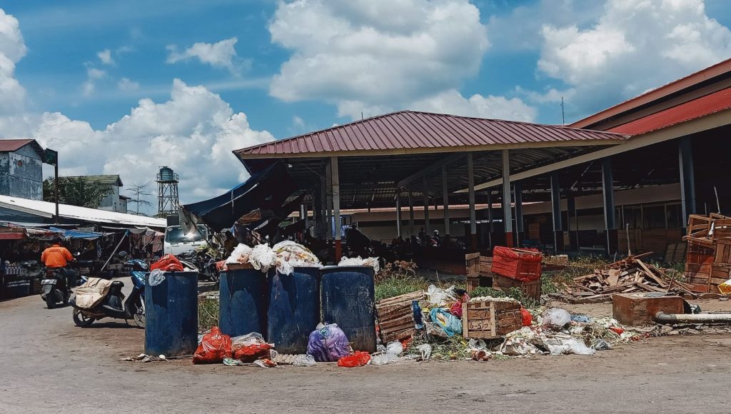 sampah pasar senaken