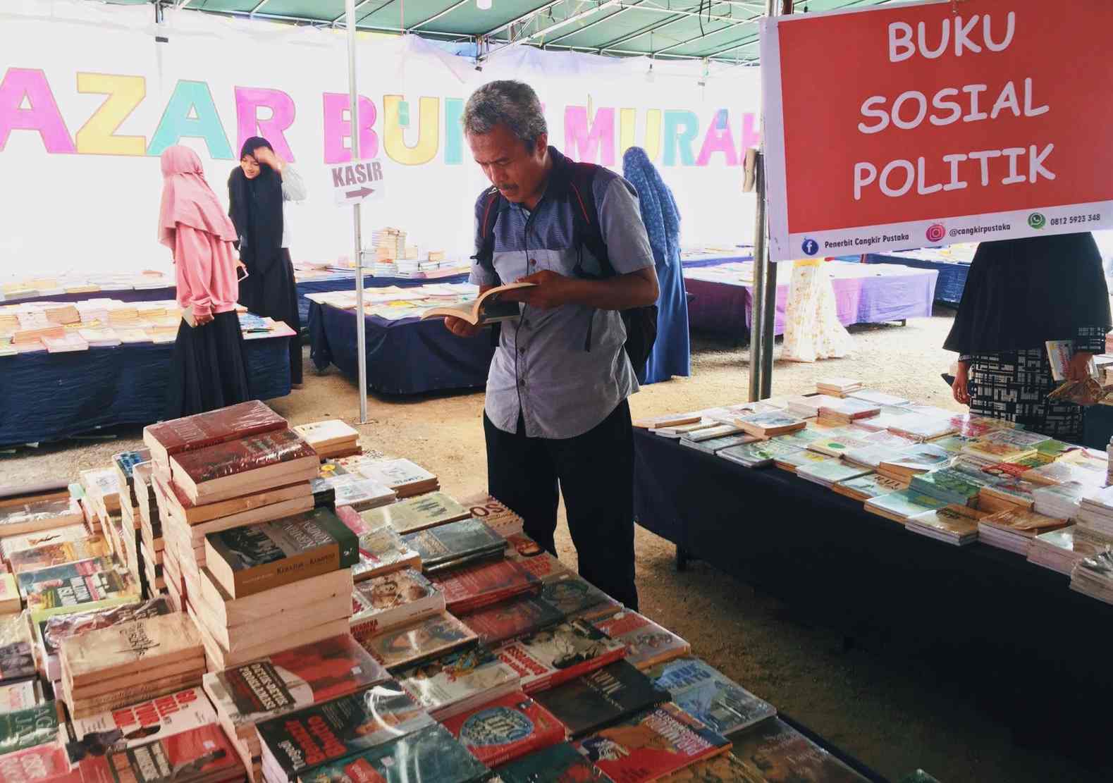 Anak-anak hingga orangtua silih berganti berdatangan ke Paser Book Fair 2022.(foto) 
