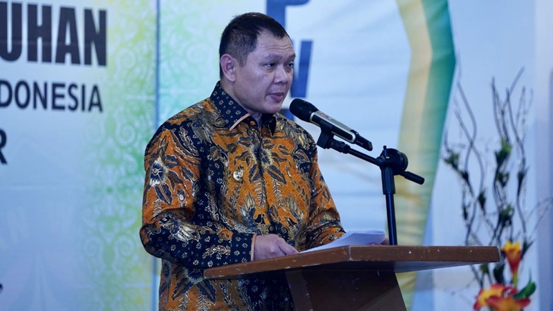 Bupati Paser Fahmi Fadli memberi sambutan pada acara pelantikan dan pengukuhan pengurus PWI Kabupaten Paser, Rabu (25/1/2023). (ist)