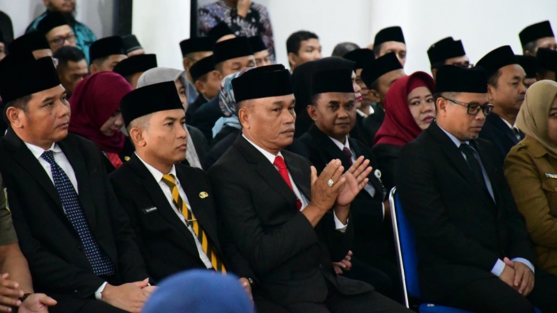 Kepala Satpol PP Kabupaten Paser M Guntur (mengenakan dasi merah). (istimewa)