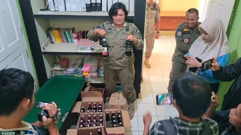 Miras sitaan Satpol PP Kabupaten Paser dari penjual di wilayah Paser Belengkong. (simpul.media/Tontong)