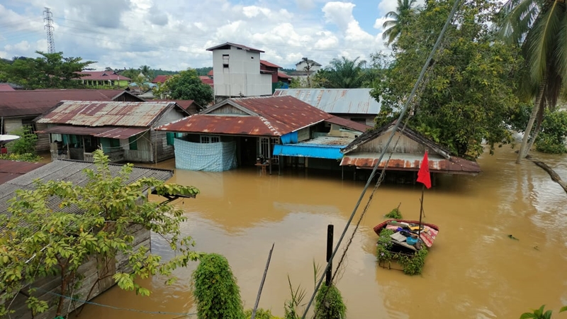 Kondisi banjir di Kabupaten Paser beberapa hari terakhir. (dok. simpul.media)