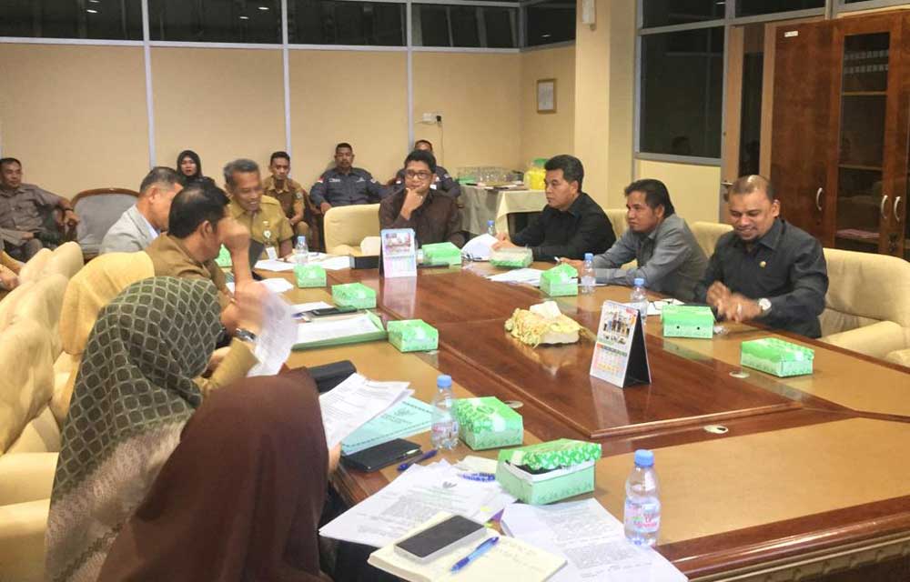 Rapat pembahasan penyertaan modal Bankaltimtara di Ruang Rapat Penyembolum DPRD Paser (dok. Humas Paser)