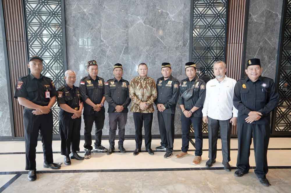 Bupati Paser Fahmi Fadli bersama perwakilan Ormas. (Dok. Diskominfostaper)