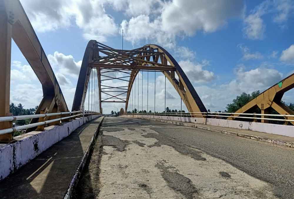 Kondisi Jembatan Sungai Tuak (Dok. rul/simpul.media)