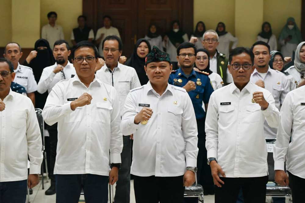 Bupati Paser Fahmi Fadli (tengah) Dok. Prokopim Paser