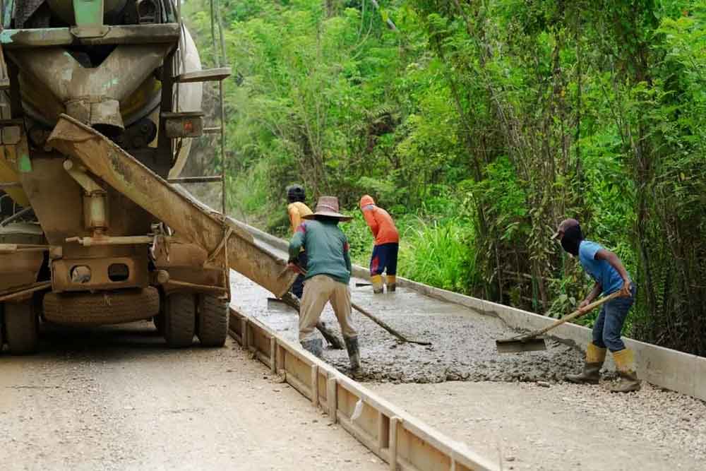 Kegiatan Peningkatan Infrastuktur Jalan Desa di Kabupaten Paser (Dok. Prokopim Paser)