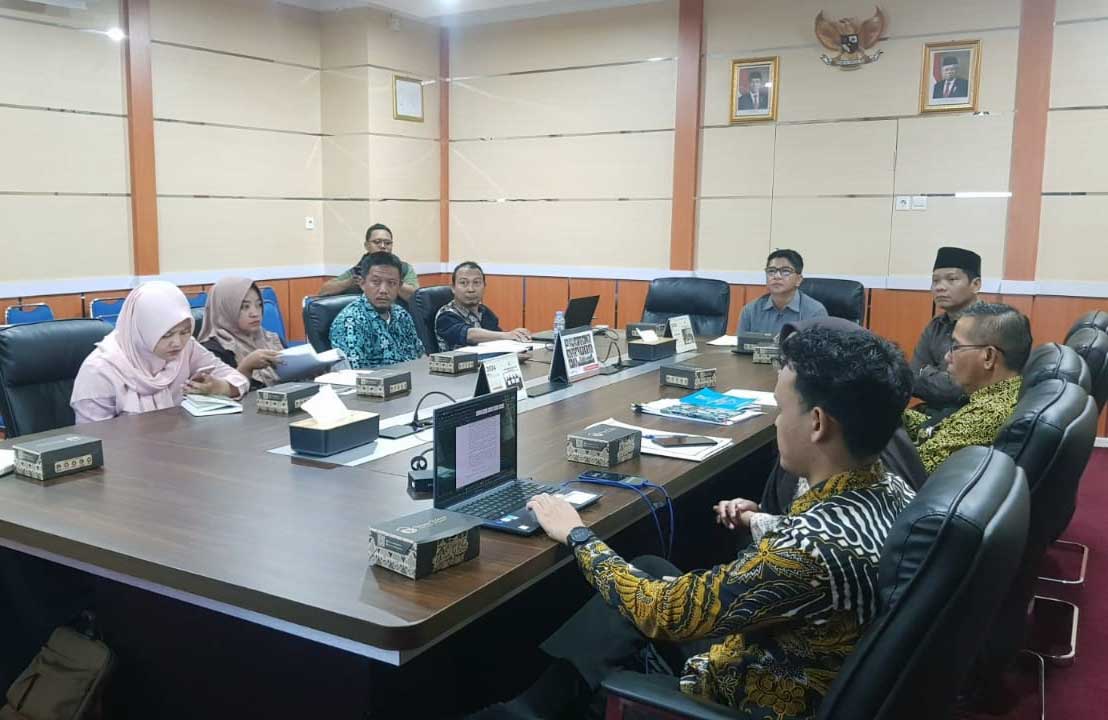 Rapat Kerja Pansus I DPRD Paser bersama sejumlah OPD terkait, dalam harmonisasi Raperda Penyelenggaraan Reklame (Dok. Fakhrul/Simpul.Media)