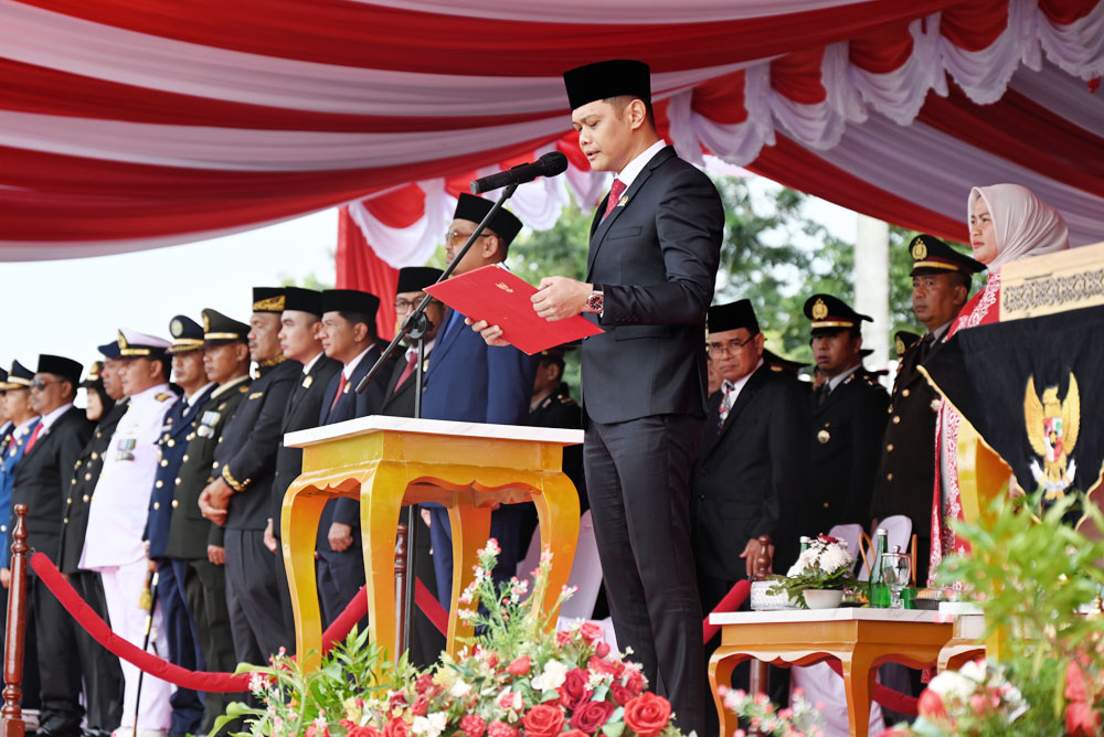 Ketua DPRD Paser saat moment Pembacaan Teks Proklamasi pada Upacara Hut 79 RI Kabupaten Paser (Dok. Prokopim Paser)