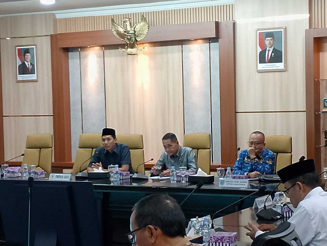 Ketua Komisi II DPRD Paser Syukran Amin saat rapat bersama OPD dinas teknis (Dok. Fakhrul/ Simpul.Media)