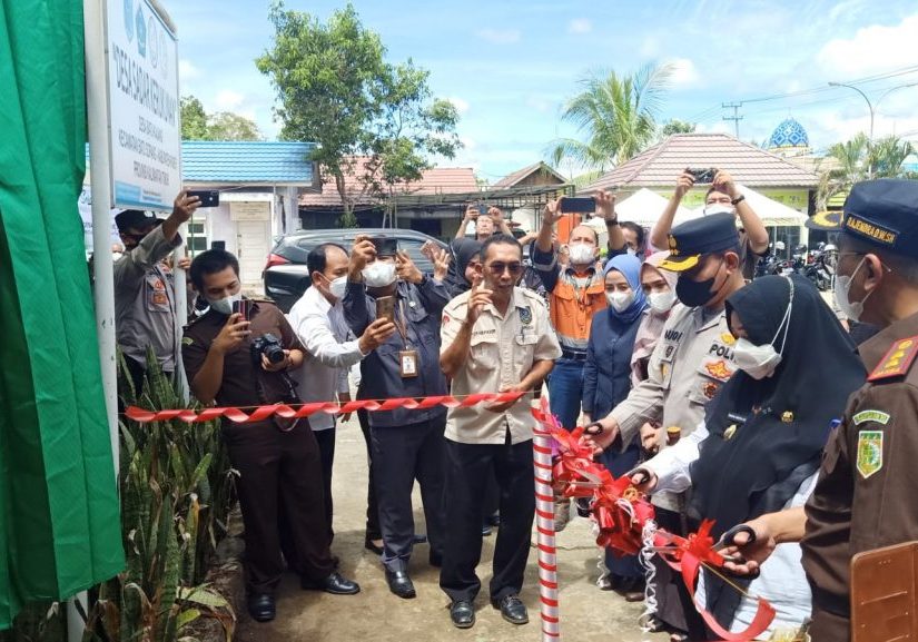 Prosesi peresmian Rumah Restorative Justice di Desa Batu Kajang, Kecamatan Batu Sopang