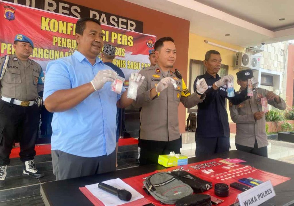  Konferensi Pers Polres Paser tentang pengungkapan kasus narkotika jenis sabu-sabu di desa Tepian Batang (Dok. Rul/Simpul.Media)

