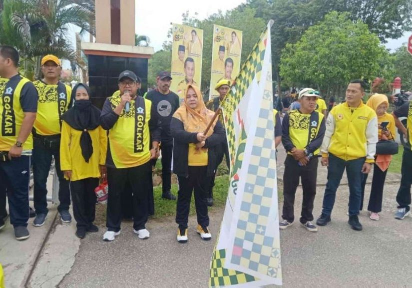 Ketua DPD Partai Golkar,  Ikhwan Antasari dan Wabup Paser, Syarifah Masitah Assegaf saat melepas peserta Jalan Sehat 
