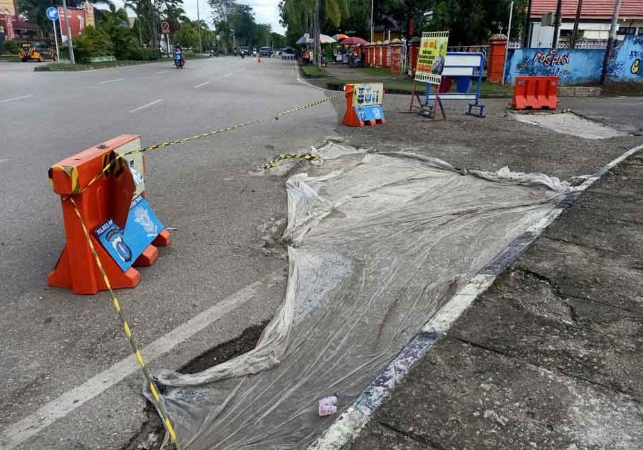 Persimpangan tiga Jalan Jendral Sudirman saat dilakukan pekerasan kaku atau rigid pavement (Dok. rul/simpul.media)