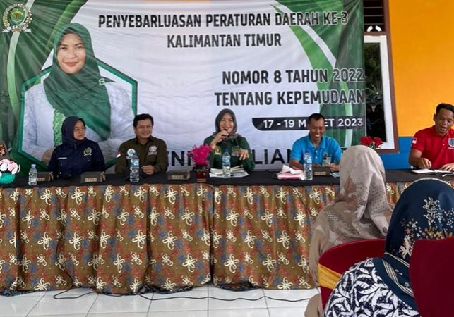 Anggota DPRD Kaltim Yenni Eviliana menggelar Sosialisasi Perda Kepemudaan di Desa Keluang Paser Jaya, Kecamatan Kuaro. (dok. istimewa)