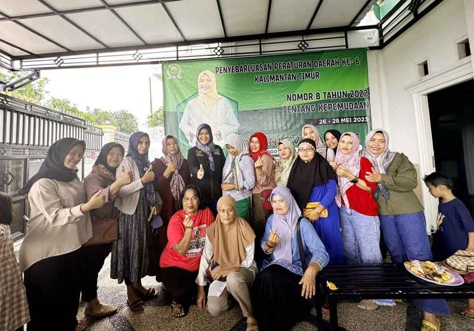 Foto bersama usai Sosialisasi Perda Kepemudaan di Kelurahan Kuaro, Kabupaten Paser. (ist)